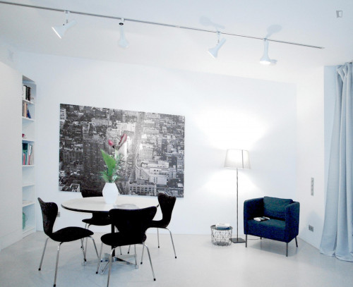 1-bedroom apartment, with outdoor area