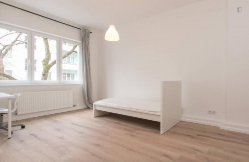 Wonderful room in 3-bedroom apartment - Gallery - 3