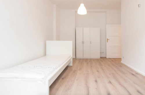 Wonderful room in 3-bedroom apartment - Gallery - 4