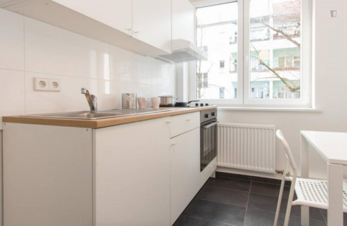Wonderful room in 3-bedroom apartment - Gallery - 9