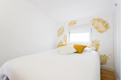 LOVELY 1-Bedrom close to ISEG, IADE and Chiado. Premium location!