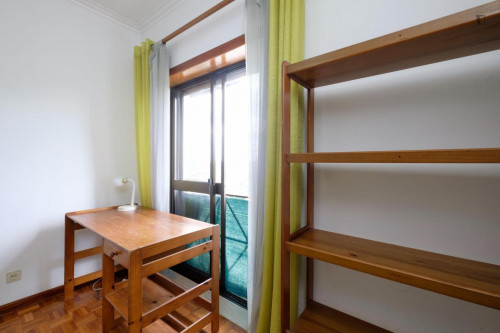 Spacious and cozy bedroom, with private bathroom in a student apartment, Coimbra - Gallery - 5