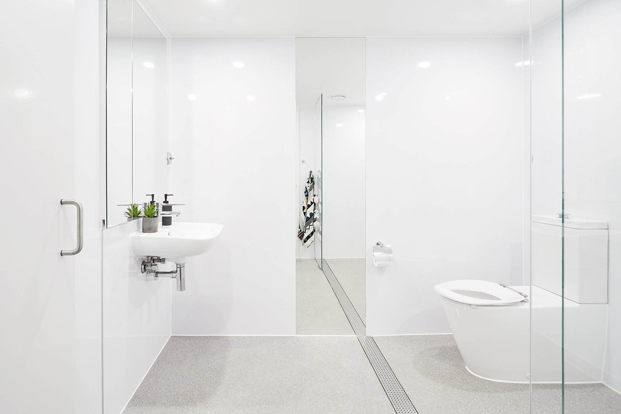  Double Bed, Large Studio Apartment, Standard View  -  Scape Toowong  - Gallery -  2