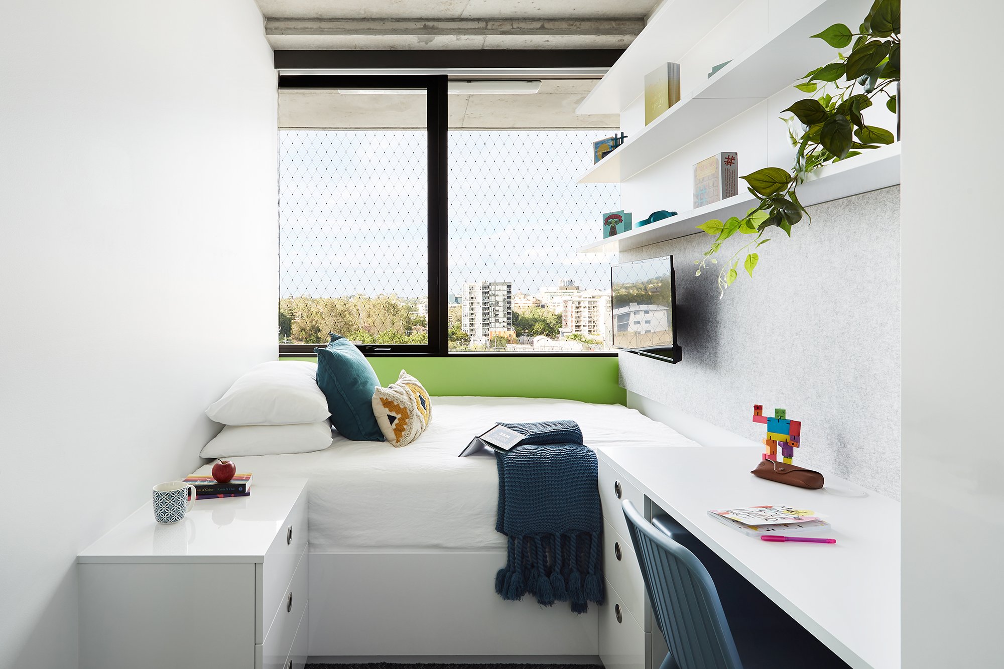 Double Bed, 5 Bed Apartment - Scape Toowong - Gallery - 3