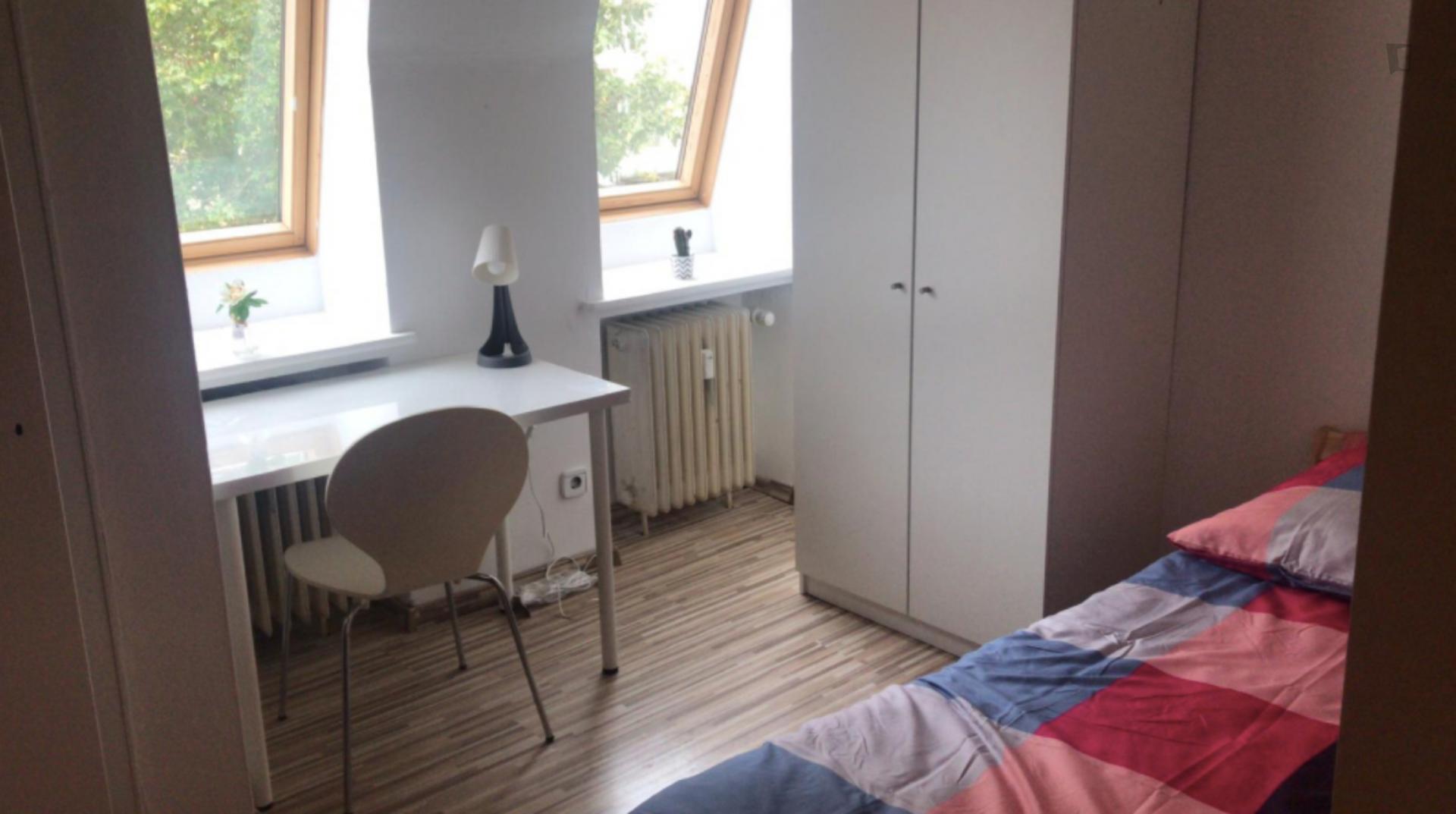 Bright single-bedroom in a 6-bedroom apartment in Bremen Altstadt right next to Wallanlagen Park
