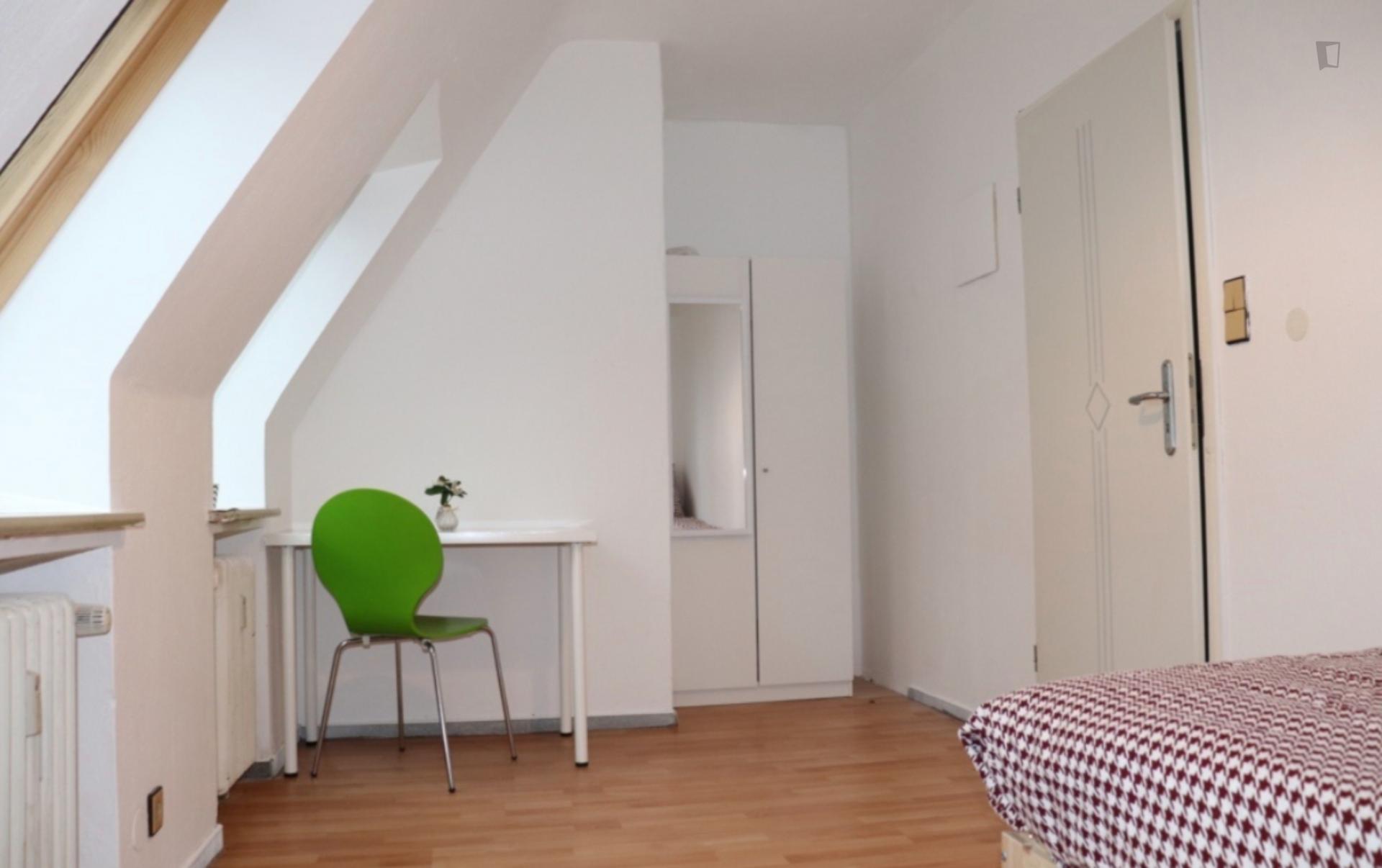 Bright single-bedroom in a 6-bedroom apartment in Bremen Altstadt right next to Wallanlagen Park