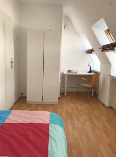 Nice single-bedroom in a 6-bedroom apartment in Bremen Altstadt right next to Wallanlagen Park