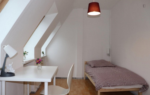 Amazing single-bedroom in a 6-bedroom apartment in Bremen Altstadt right next to Wallanlagen Park