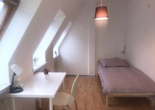 Amazing single-bedroom in a 6-bedroom apartment in Bremen Altstadt right next to Wallanlagen Park