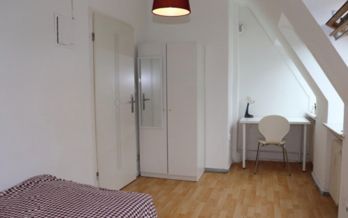 Spacious single-bedroom in a 6-bedroom apartment in Bremen Altstadt right next to Wallanlagen Park