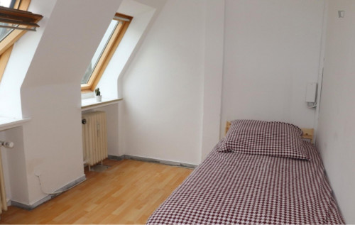 Spacious single-bedroom in a 6-bedroom apartment in Bremen Altstadt right next to Wallanlagen Park