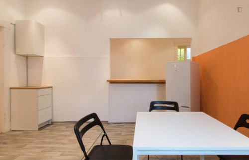 Vintage and wide room with enclosed balcony in 6-bedroom apartment in Westend - Gallery - 12