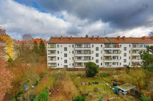 Single Bedroom with balcony in 3-bedroom Apartment - Gallery - 16