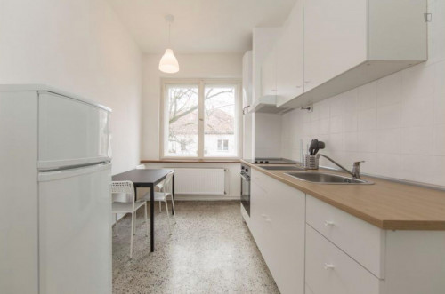 Single Bedroom with balcony in 3-bedroom Apartment - Gallery - 5