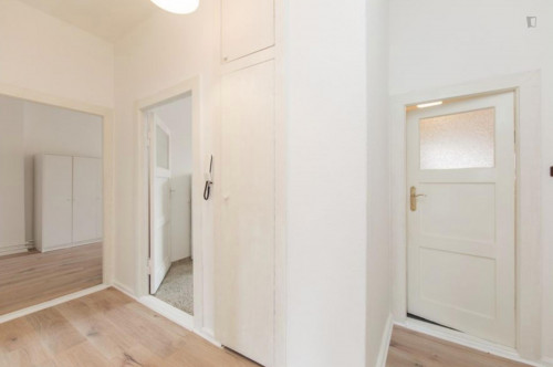 Single Bedroom with balcony in 3-bedroom Apartment - Gallery - 13