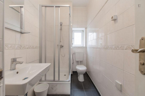 Single Bedroom with balcony in 3-bedroom Apartment - Gallery - 9