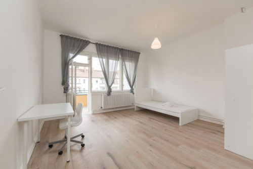 Single Bedroom with balcony in 3-bedroom Apartment