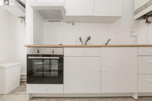 Single Bedroom with balcony in 3-bedroom Apartment - Gallery - 7