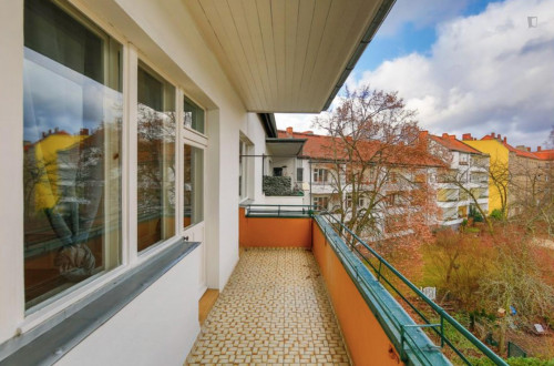 Single Bedroom with balcony in 3-bedroom Apartment - Gallery - 15