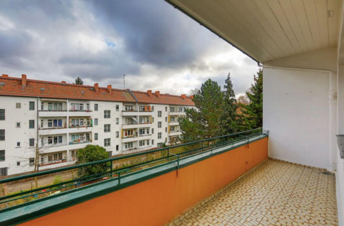 Single Bedroom with balcony in 3-bedroom Apartment - Gallery - 14
