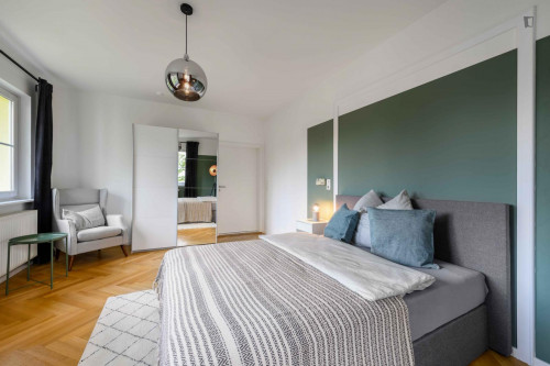 Charming double bedroom in Gablenberg