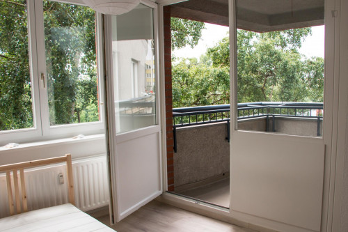 Cool double bedroom with a balcony, in Gesundbrunnen